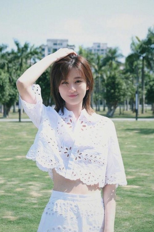 知名采花博主最新动态引发热议，内容尺度引关注